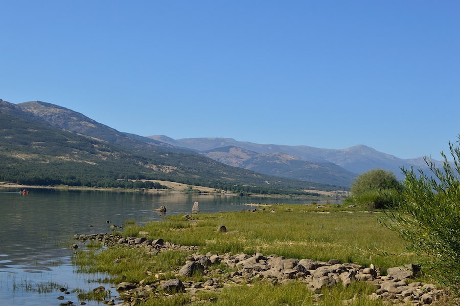 5 rutas para hacer senderismo y disfrutar de la naturaleza por Madrid