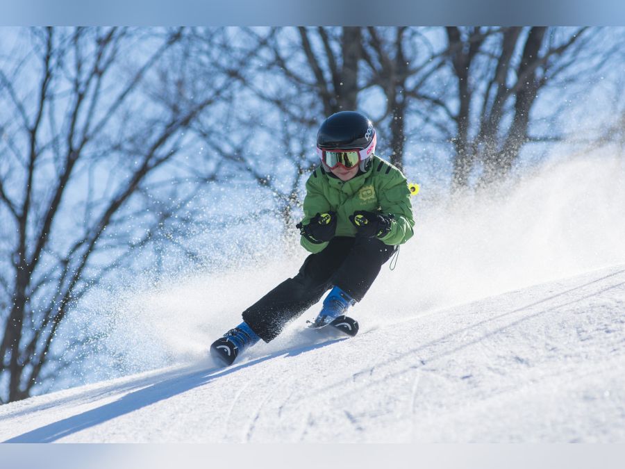 ¿Qué debe incluir el mejor equipamiento para esquiar?